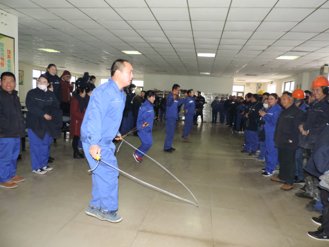 宁夏蓝丰举行迎新年职工拔河、跳绳比赛