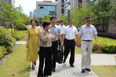 参加“全市构建和谐劳动关系建设推进会” 领导走进凯发k8国际首页登录科技园